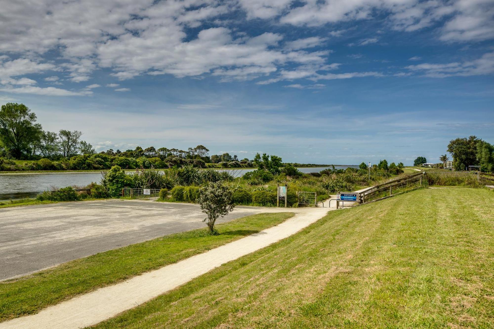 Modern Studio Near Clive River Exteriér fotografie