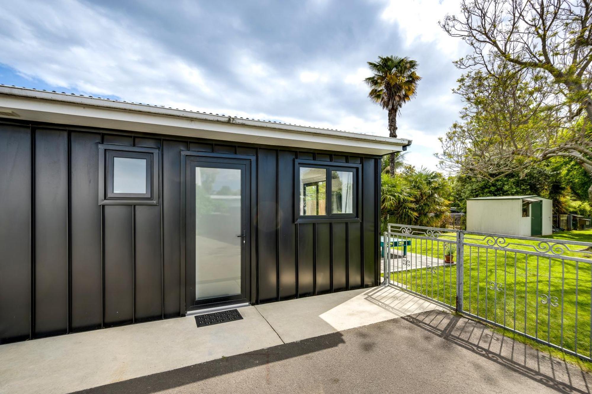 Modern Studio Near Clive River Exteriér fotografie